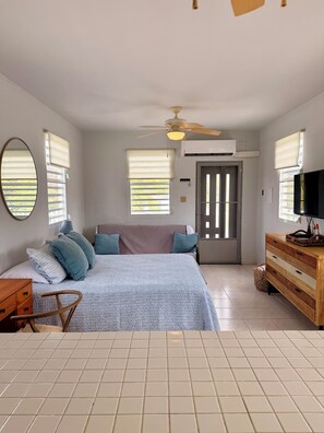 Internet, bed sheets - Sun bathed studio apartment with mountain views just minutes from the beach! (Rincón)