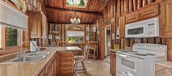 Cozy Log Cabin Escape on Lake Emily