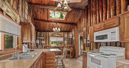 Cozy Log Cabin Escape on Lake Emily
