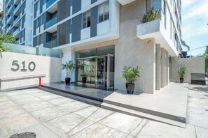 Exterior detail - Centric and Cozy Apt 3bed 2.5 bath w/ Free parking (Miraflores)