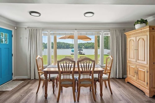 Lakefront Sunsets @ Blue Heron Hideaway!