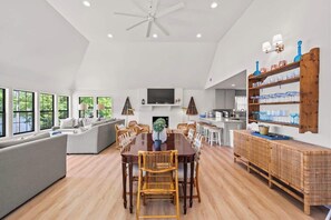 Dining - Sensational Sinclair Retreat (Milledgeville)