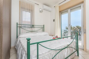 1 bedroom - Apartment 'I Ciottoli Dello Ionio - Apt 18' with Sea View, Shared Terrace and Balcony (Mascali)