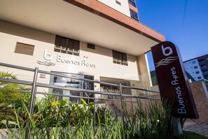 Basic Apartment | Exterior detail - Buenos Ayres #509 - Apt With Balcony by Carpediem (João Pessoa)