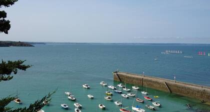 Cosy House Just Steps Away From the sea
