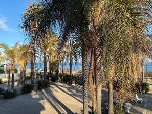 Terrace/patio - Apartment 'I Ciottoli Dello Ionio - Apt 10' with Sea View, Shared Terrace and Balcony (Mascali)