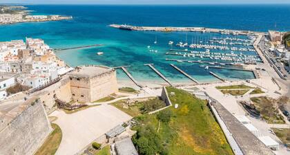 Bacchus Luxury Home Ancient Suite in Otranto: Whirlpool, Kamin, Parkplatz, WLAN, Klimaanlage
