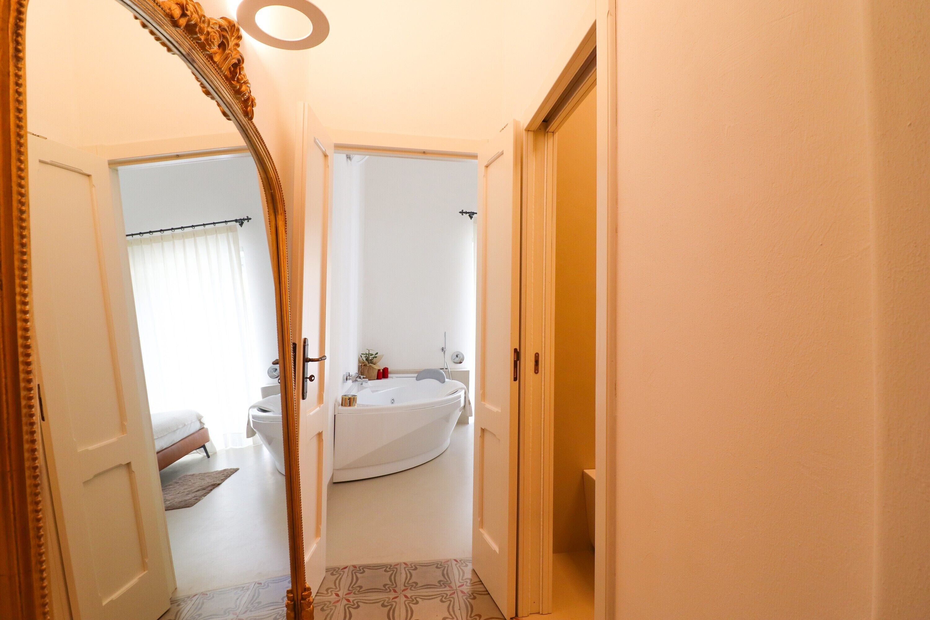 シャワー、ヘアドライヤー、タオル