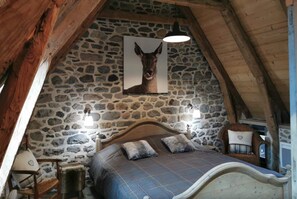 2 habitaciones y tabla de planchar con plancha 