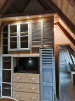 2 habitaciones y tabla de planchar con plancha 
