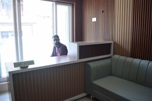 ฝ่ายต้อนรับ