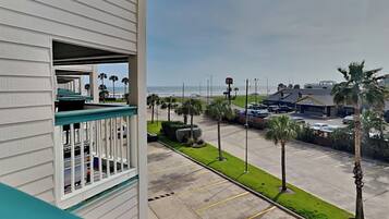 Condo (1 Bedroom) | Property amenity
