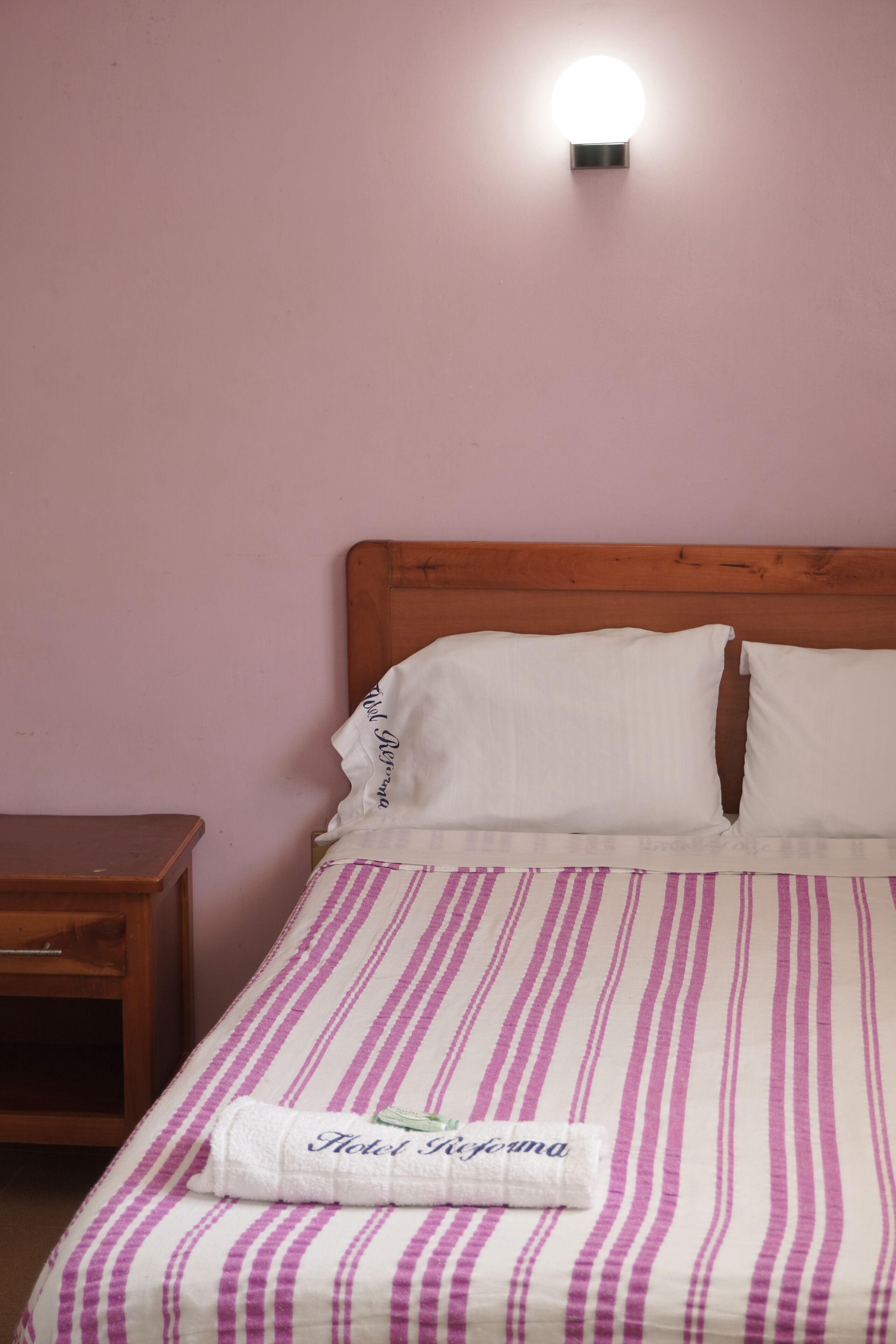 Habitación básica, 1 cama matrimonial | Wifi gratis 