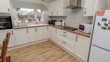 Cookware/dishes/utensils