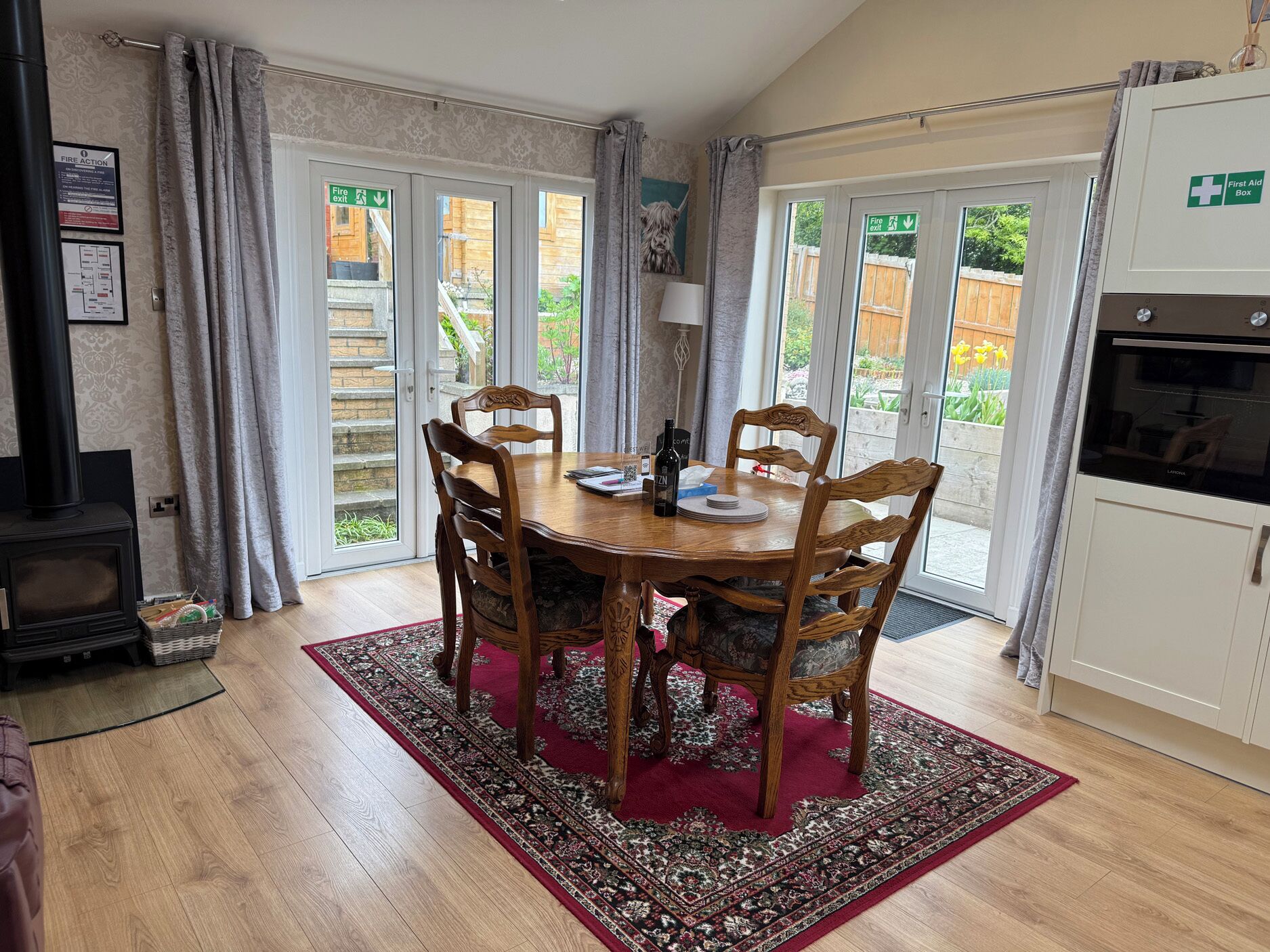 Cottage | Dining