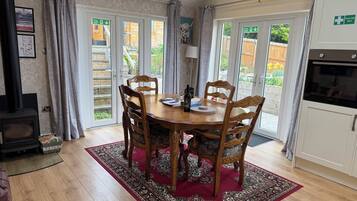 Cottage | Dining