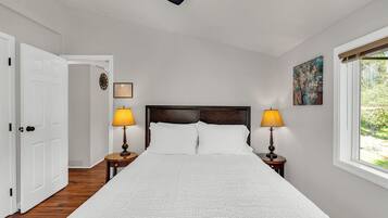 2 bedrooms, iron/ironing board, travel crib, WiFi (free)