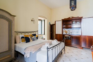 1 bedroom, iron/ironing board, WiFi, bed sheets - Holiday Home 'Mono Scilla Centro Storico Otranto' with Sea View, Wi-Fi & Air Conditioning (Otranto)