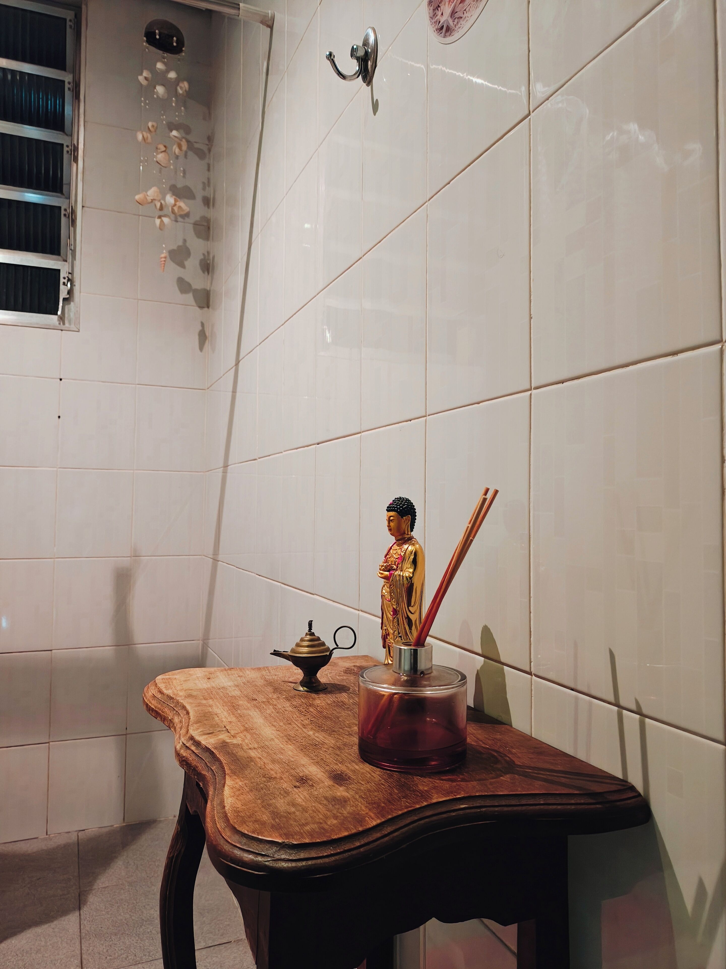 Dormitorio compartido, dormitorio mixto | Baño | Ducha, jabón y papel higiénico