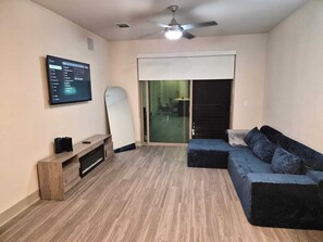 Living area - Luxury 2 bedroom with two baths Pool Gym (Frisco)