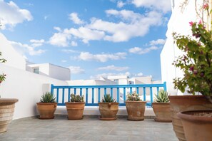 Terrace/patio - Two story island apartment with quiet patio (Mykonos)