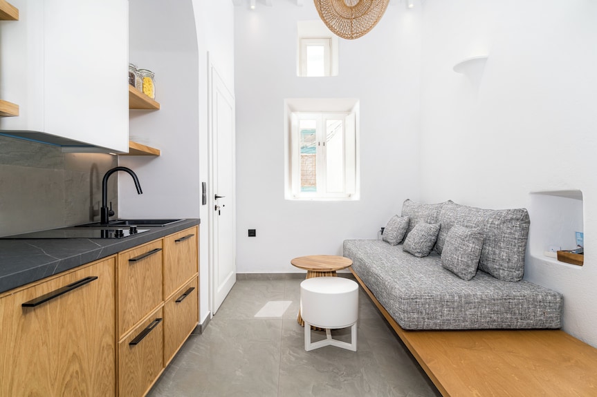 Stylish Renovated House With All Modern Amenities, Centrally Located - Mykonos
