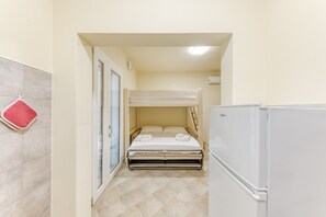 Room - Apartment '3' with Air Conditioning (Torre San Giovanni)