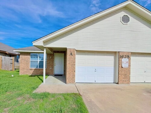 Peaceful 3-Bedroom Townhome with 1 Car Garage in Harker Heights