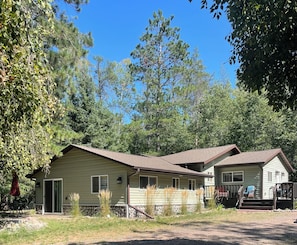Exterior - Peaceful 3-bedroom cabin with AC in charming Danbury with Lake 26 access (Danbury)