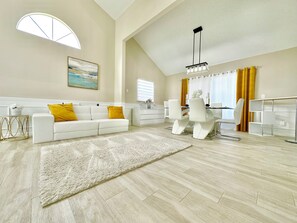 Interior - VRBO vacation rental property #2392386680 (Naples)