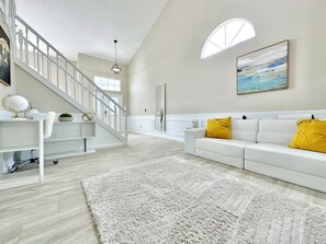 Smart TV - VRBO vacation rental property #2392386680 (Naples)