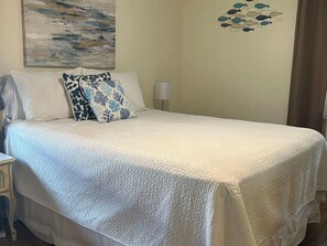 3 bedrooms, iron/ironing board, WiFi, bed sheets - Three Blocks to Flagler - Fenced Backyard Pets OK (New Smyrna Beach)