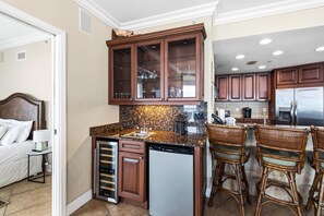 Condo, nhiều giường (Portofino Island Resort 4-1101) | Nội thất