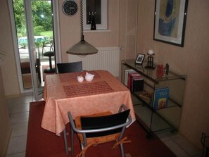 Dining - Appartement in Aurich mit Großer Terrasse by Interhome (Aurich)
