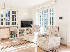 TV - Apartment Dody by Interhome (Sanremo)