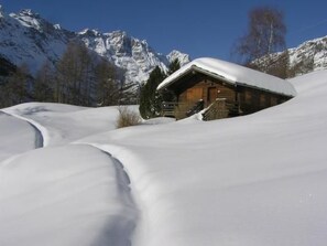 Exterior - 'Lo Chalet' der Balkon über dem Matterhorntal by Interhome (Valtournenche)