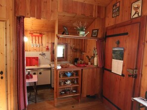 Fridge, oven, cookware/dishes/utensils - 'Lo Chalet' der Balkon über dem Matterhorntal by Interhome (Valtournenche)