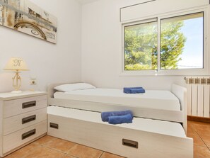 4 bedrooms, desk, Internet - Urb Las Tres Calas by Interhome (L'Ametlla de Mar)