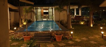 Green Palm Estate Elegant 5BR Farm Stay in the Heart of Jaipur with Garden&Pool