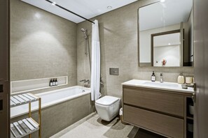 Hair dryer, towels, soap, toilet paper - Oshima Grande Downtown 1BR Burj Khalifa (Dubai)