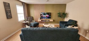 Living area - Convenient 2BR, Fast Wi-Fi + Full Kitchen (Boiling Springs)