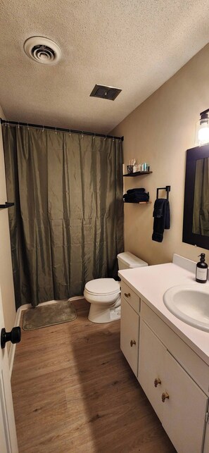 Bathroom - Convenient 2BR, Fast Wi-Fi + Full Kitchen (Boiling Springs)