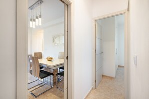 Dining - Cisne del Mar Apartment with Private Terrace, Wi-Fi, and Air Conditioning (Punta Umbría)