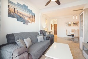 TV - Cisne del Mar Apartment with Private Terrace, Wi-Fi, and Air Conditioning (Punta Umbría)