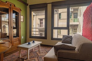 Living area - Taylor's Port [3] Landing in the Old Town (Montevideo)
