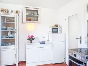 Fridge, oven, cookware/dishes/utensils