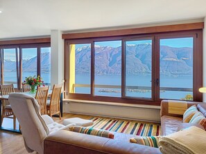 TV, fireplace - Apt. Tana dei Leoni by Interhome (Ronco sopra Ascona)