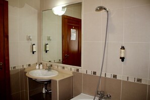Shower, towels