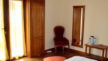 1 habitación, wifi y ropa de cama