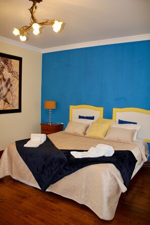 1 bedroom, WiFi, bed sheets - Double Room 4 - Solar de Rabal with Private Bathroom (Rabal)